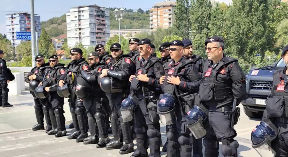 Çfarë po ndodh në veri të Kosovës? Sërish forca të shtuara të KFOR-it në urën e Ibrit