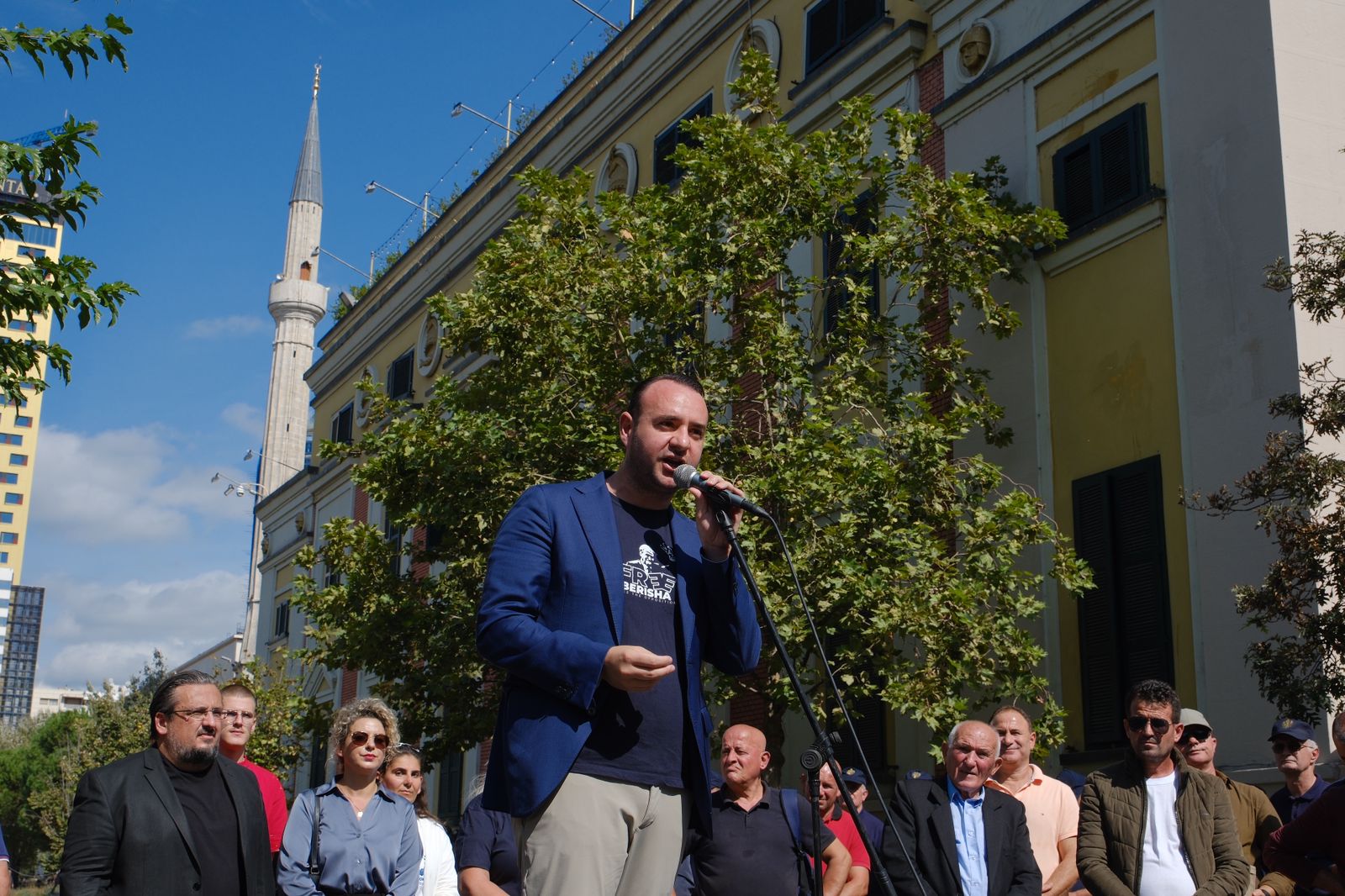 “Nuk hetohet Balluku, pavarësisht se ka 75% të buxhetit”/ Protesta e opozitës, Balliu: Kjo është opozitë që nuk shitet e blihet!