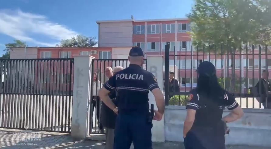 Ministri Hoxha: Policia e Shtetit çdo ditë pranë shkollave, për sigurinë e nxënësve