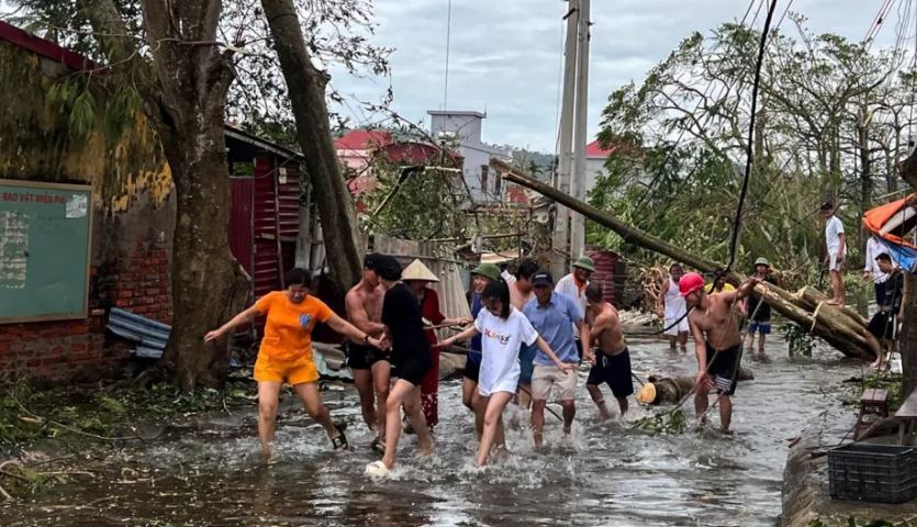 Mbi 80 të vdekur nga super tajfuni në Vietnam! Shkaktoi rrëshqitje dheu dhe përmbytje