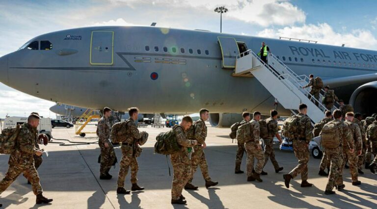 NATO: Mbi 300 ushtarë britanikë do zbarkojnë sot në territorin e Republikës së Kosovës