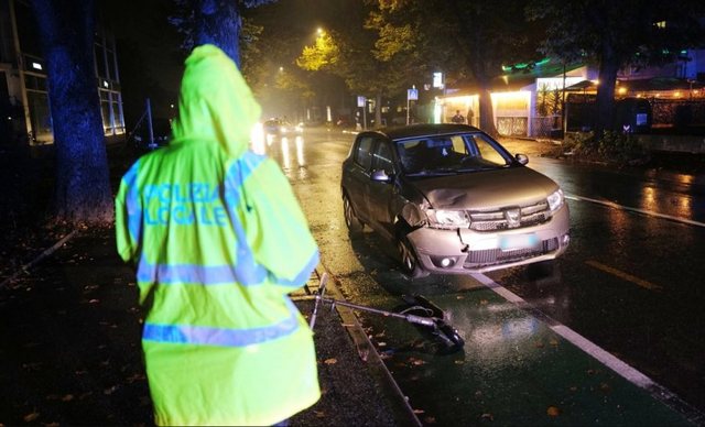 30-vjeçari shqiptar përplaset nga një makinë, ndërron jetë në spital