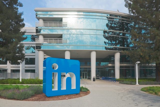 Gjobitet me 310 milionë euro platforma “LinkedIn”