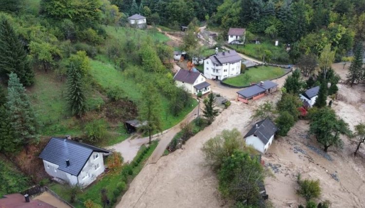 Përmbytje të mëdha në Bosnje, raportohen viktima 