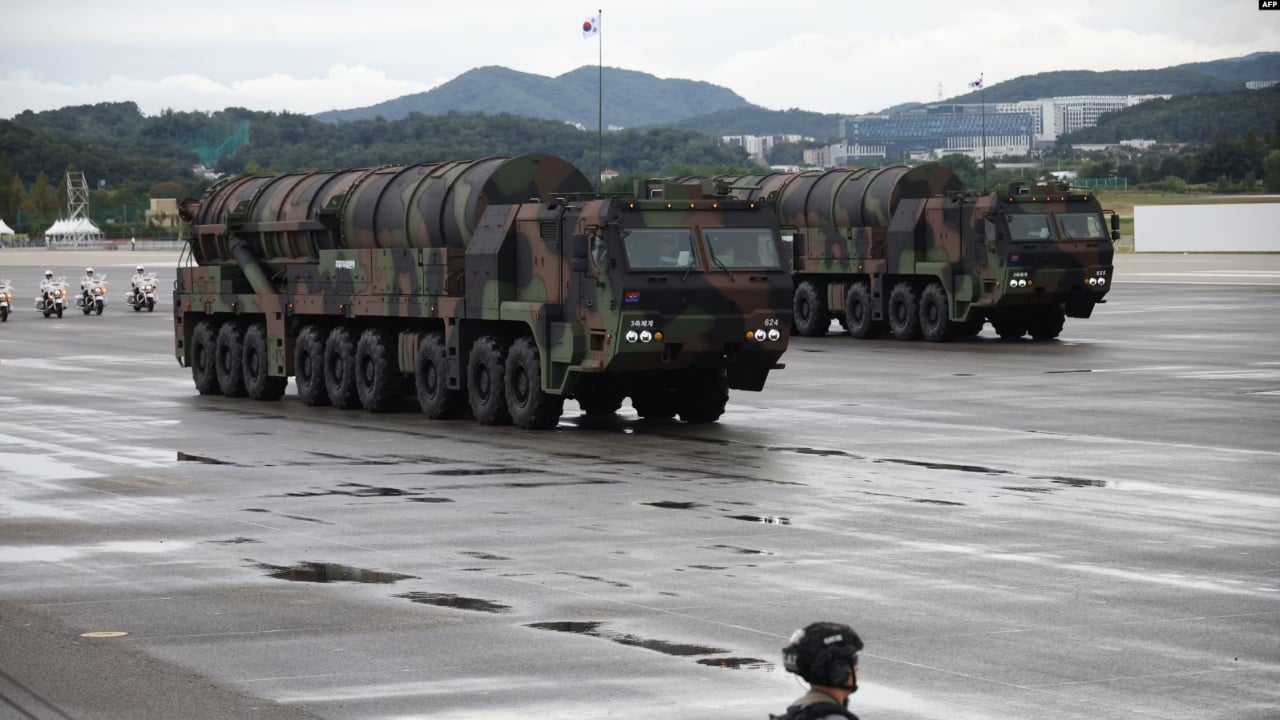 Koreja e Jugut prezanton raketën më të fuqishme balistike, mund të shkatërrojë bunkerët nëntokësorë të Veriut