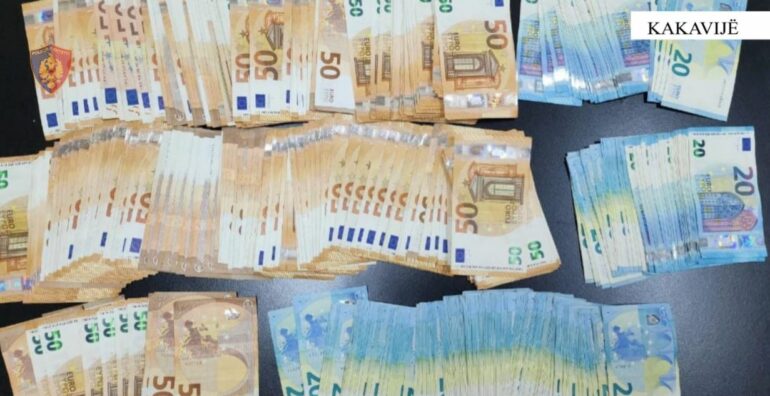 Tentoi të kalonte 14 500 euro të padeklaruara nga Kakavija, e pëson 54-vjeçari