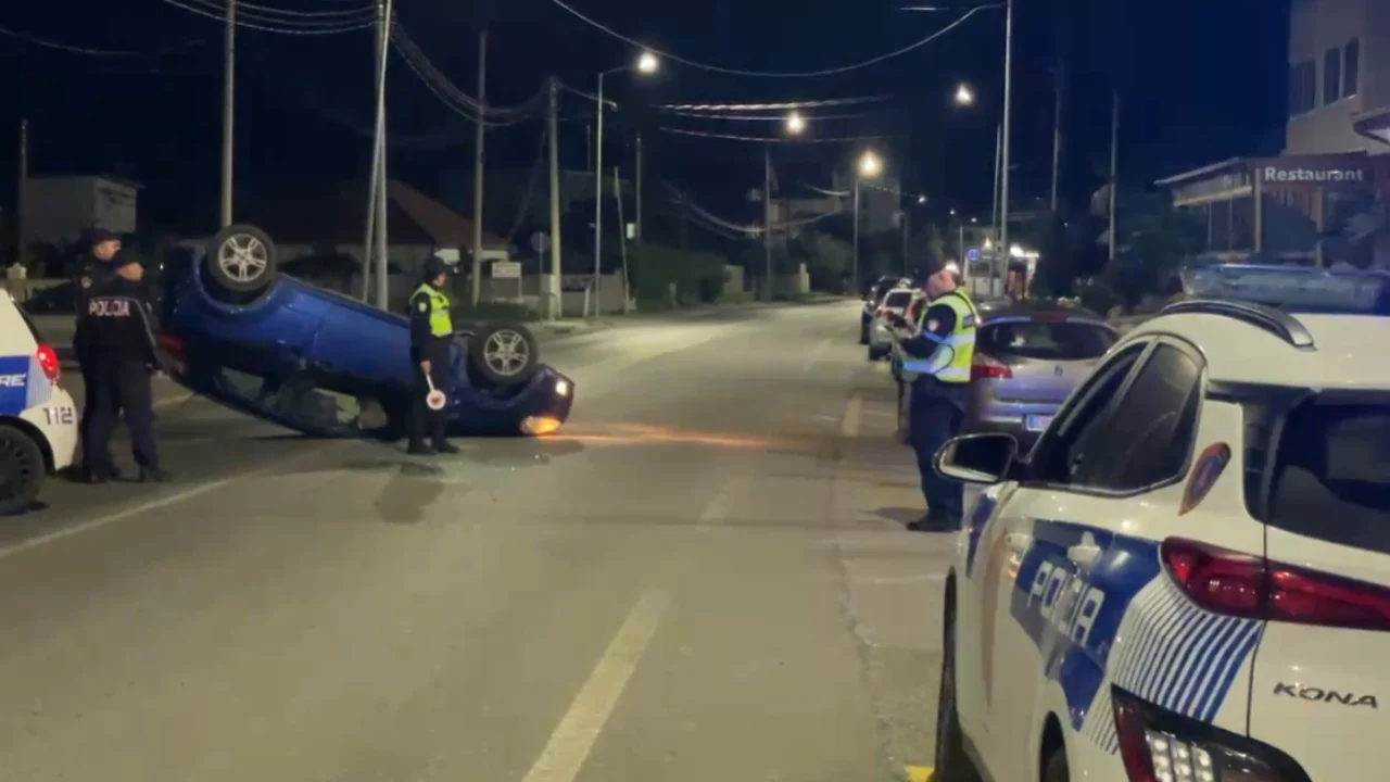 Shoferi humb kontrollin mbi mjetin, përplaset me një tjetër të parkuar