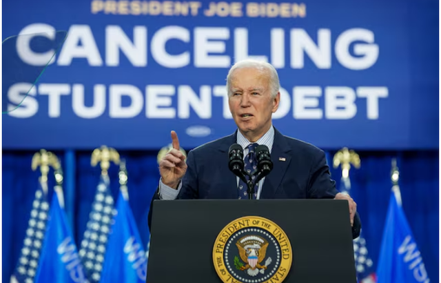 Fushata SHBA/ Biden u fal borxhin studentor 60 000 punonjësve të administratës