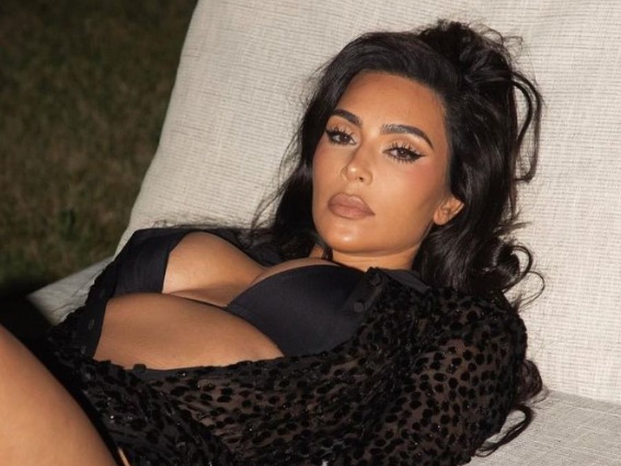 Kim Kardashian feston ditëlindjen e saj me një fustan mahnitës