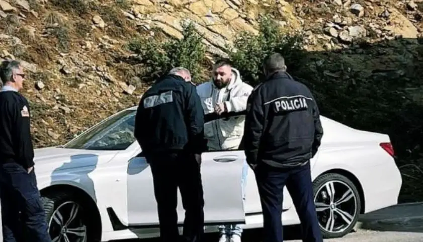 Majk sërish në telashe/ Policia i konfiskon makinën, shoqërohet nga dy patrulla