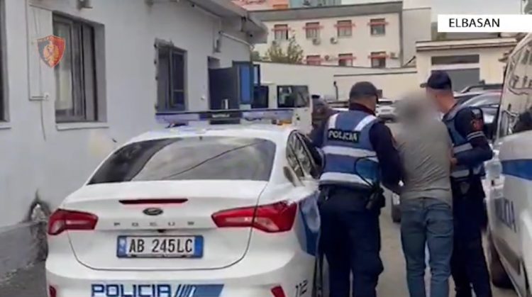 Bashkëpunëtor në dy vjedhje automjetesh, arrestohet një 35-vjeçar