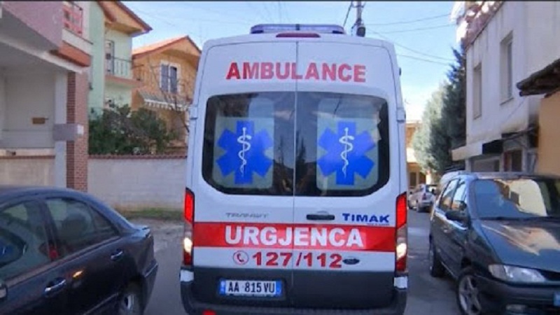 U rrëzua nga biçikleta, përfundon në spital i mituri 