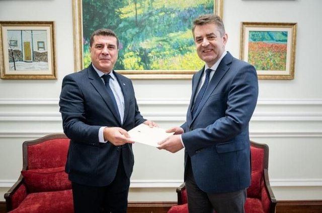 Shqipëria zyrtarisht çel ambasadën në Ukrainë, ambasadori Filo dorëzon letrat kredenciale