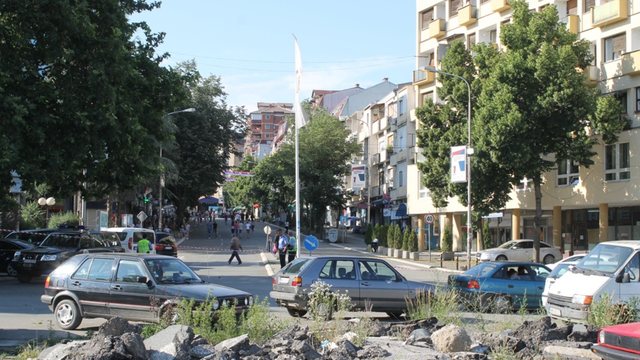 Armë, granata dhe antiplumba, policia e Kosovës kontrolle në një banesë në Mitrovicën e Veriut