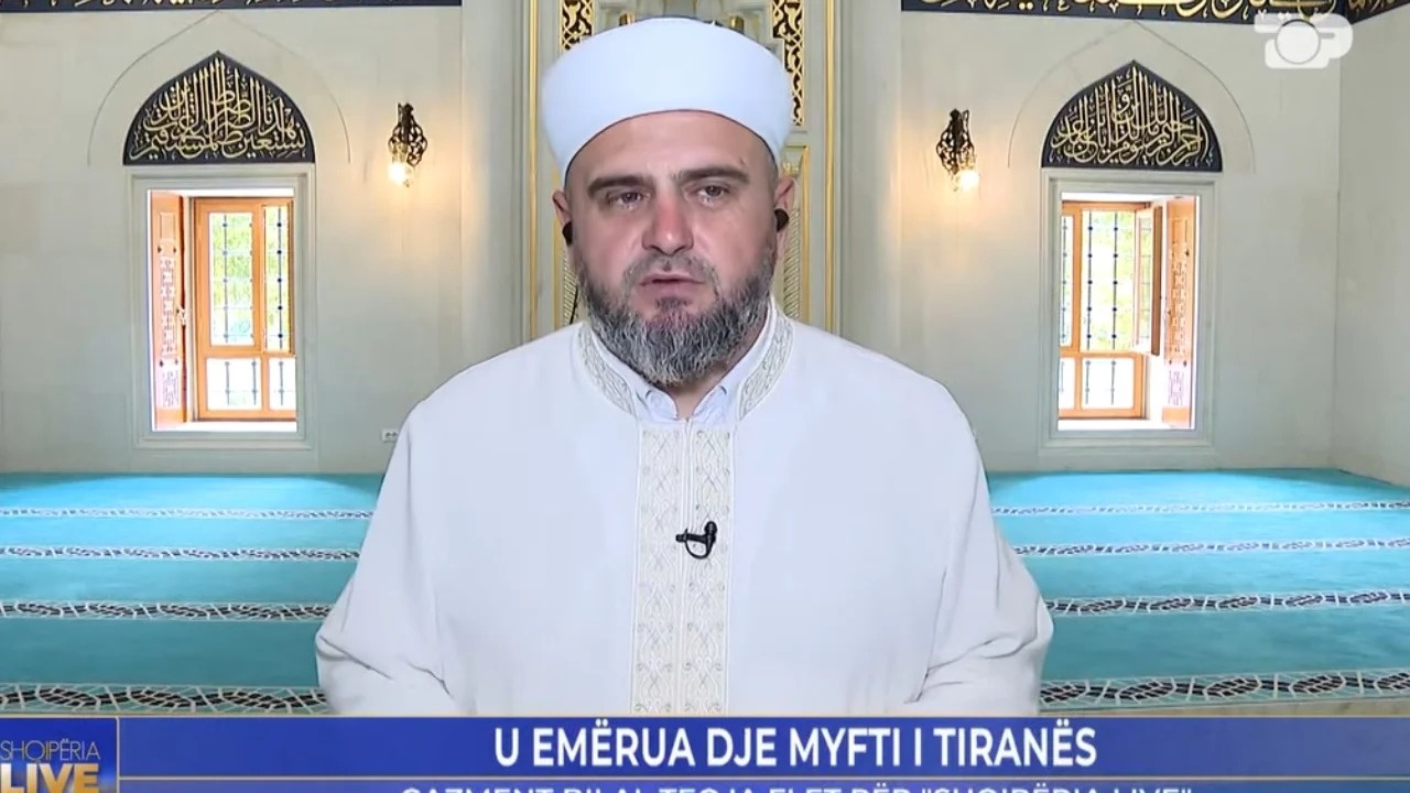 &#8220;Më dhuroi një Kuran”/ Myftiu i xhamisë së Namazgjasë rrëfen takimin me Erdogan