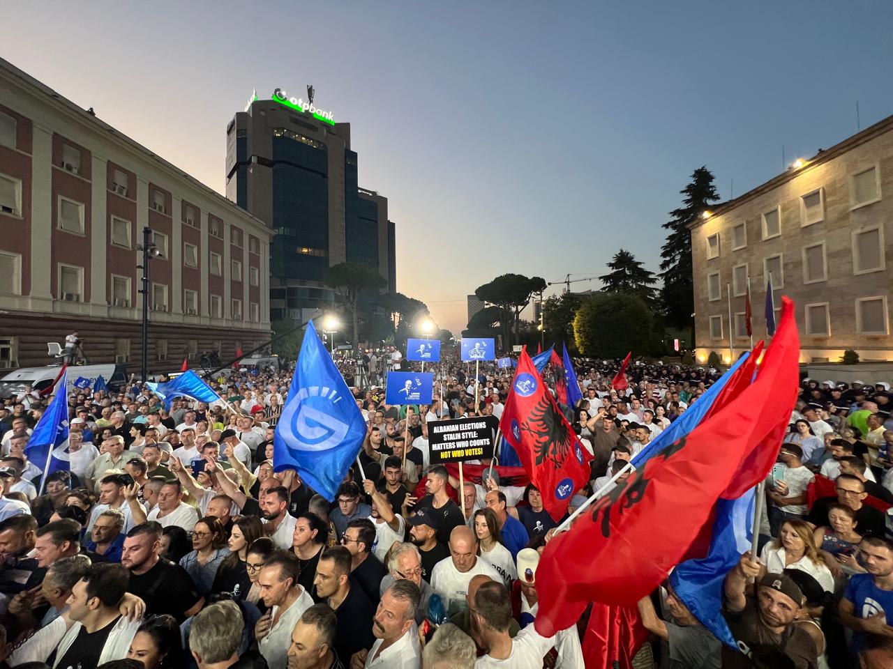 Protesta e opozitës, policia publikon planin e masave: Ja rrugët që do bllokohen! Distancohuni nga aktet e dhunës