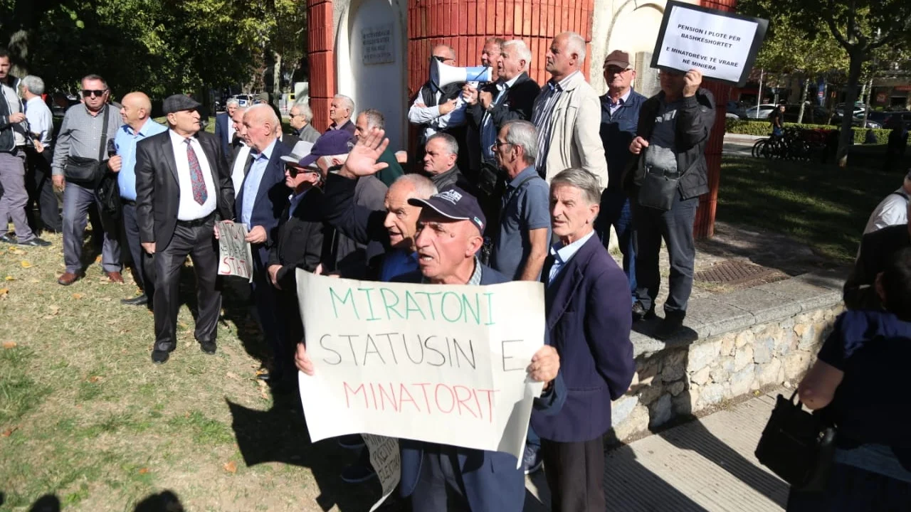 Minatorët në protestë jashtë Kuvendit, kërkojnë miratimin e statusit të tyre