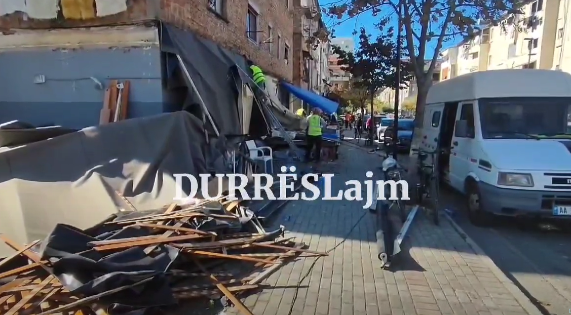 Aksion për lirimin e hapësirave publike në Durrës (VIDEO)