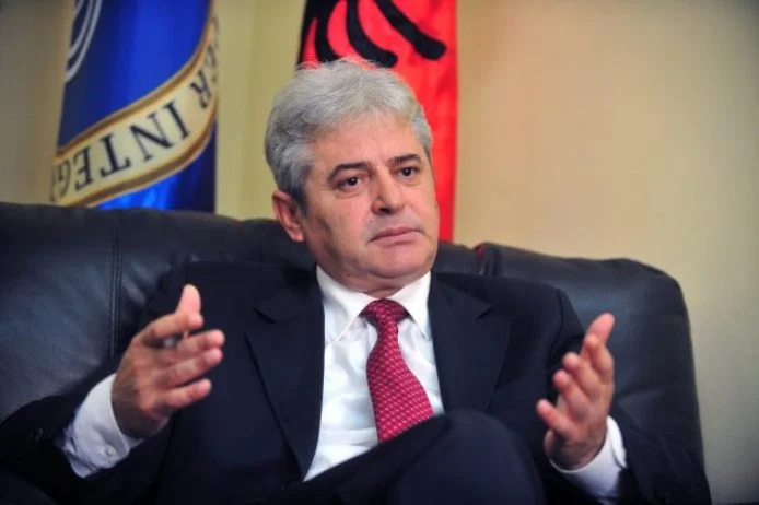 Ahmeti letër liderëve shqiptarë dhe ndërkombëtarë: Rrezikohen arritjet historike të shqiptarëve në RMV