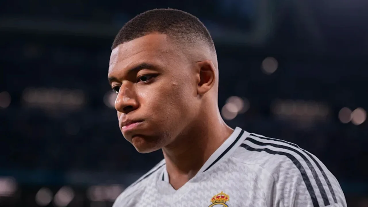 Akuzat për përdhunim në Suedi, Kylian Mbappe sulmon PSG-në: Lajme të rreme! Reagon klubi francez