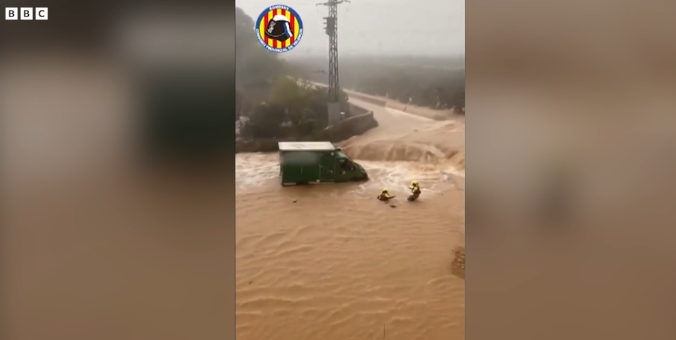 VIDEO/ Rritet bilanci i viktimave nga përmbytjet katastrofike në Spanjë, të paktën 51 të vdekur