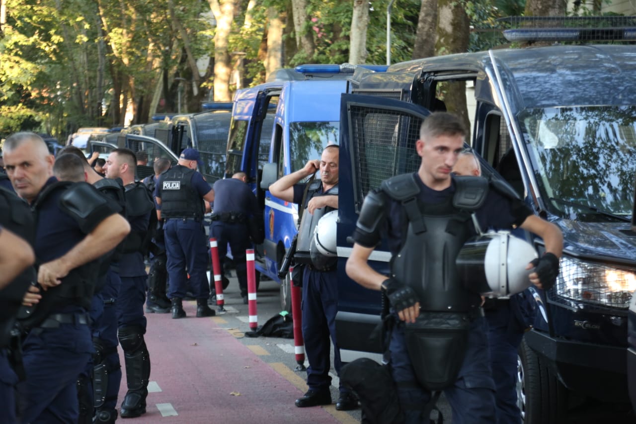 Skenari i opozitës që protesta të shtrihet në rrugët e Tiranës, policia masa shtesë! Ja institucionet e tjera që do të ruhen me efektivë