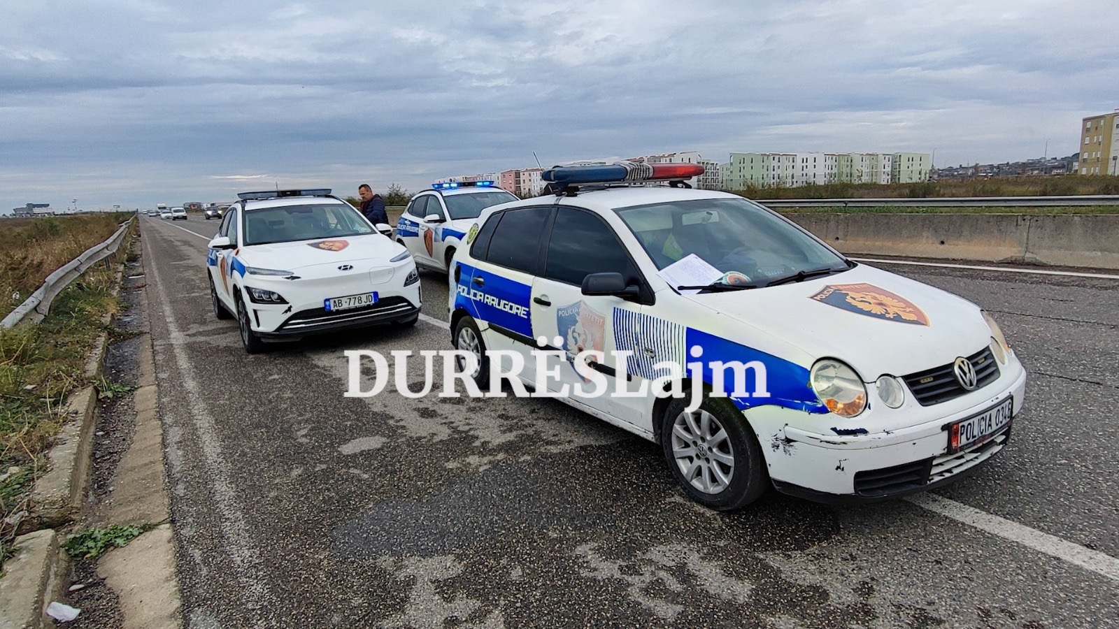 Fuoristrada përplas të riun me biçikletë në Durrës dhe ia mbath, i plagosuri në spital (FOTO)