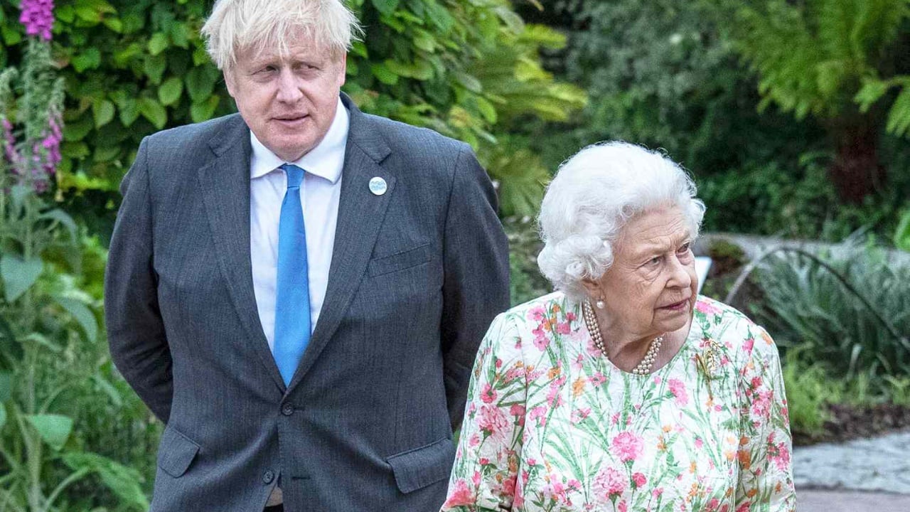 Dy ditë përpara vdekjes, Mbretëresha Elizabeth u tall me Boris Johnson: Të paktën nuk do më varrosë ai idioti