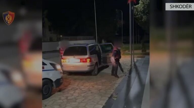 EMRAT/ Në kërkim për armë mbajtje pa leje, arrestohet 28-vjeçari në Shkodër, përfundon në pranga edhe personi që e ndihmonte