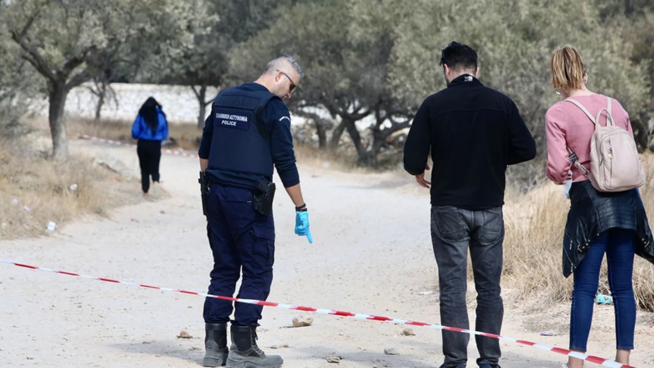 Tronditëse në Greqi, vritet me armë zjarri fëmija 3-vjeçar/ Si i bënë pritë familjes së të miturit