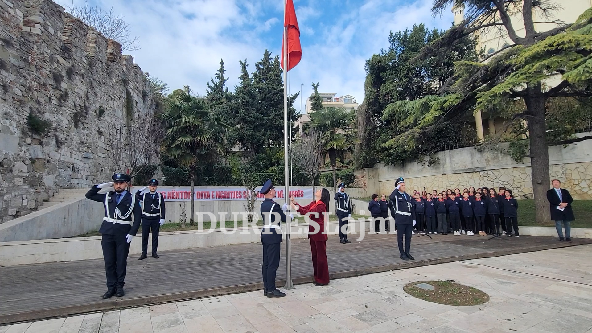 Përkujtohet me një ceremoni solemne ngritja e flamurit në Durrës, më 26 nëntor 1912 (VIDEO)