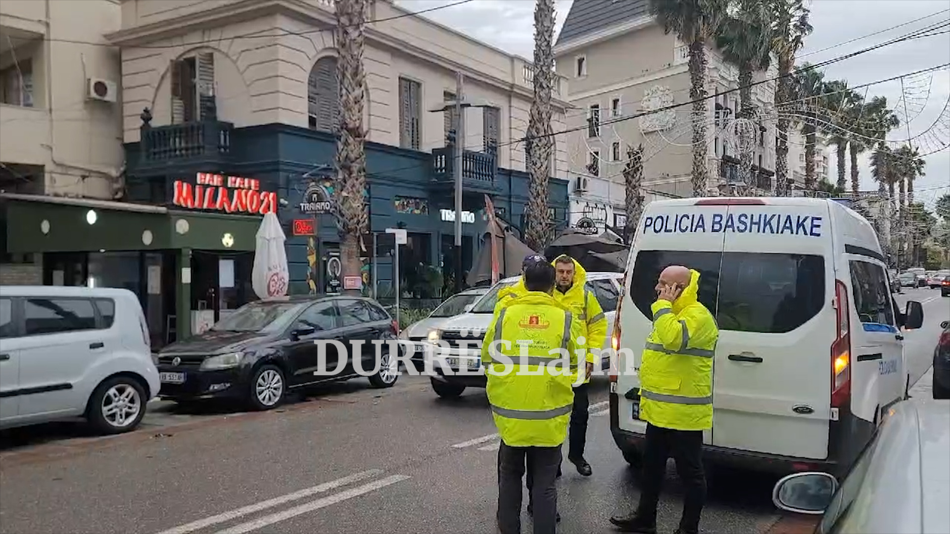 Erë e tërbuar në Durrës, shkaktohen dëmet e para  (VIDEO)