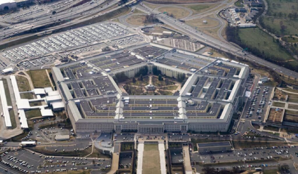 Reuters: Ekipi i Trump po harton listat me emrat që do të shkarkohen në Pentagon