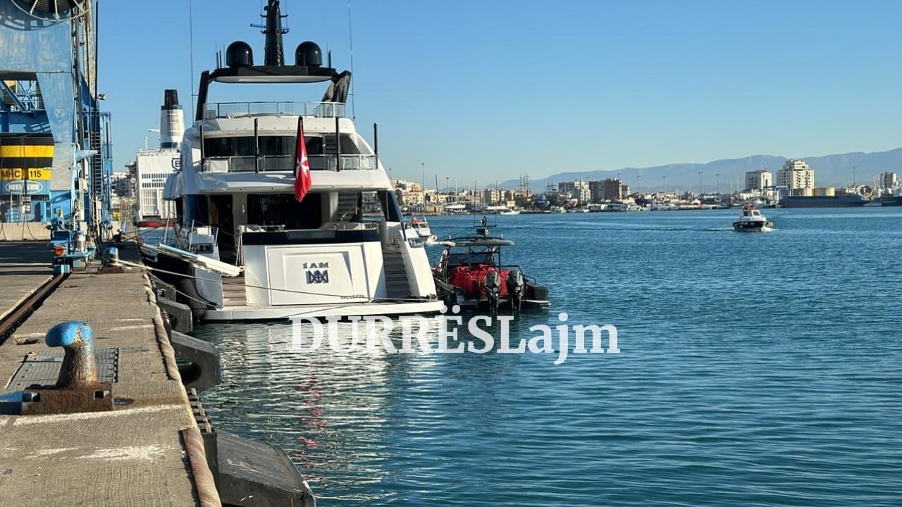 Jahti ishte në vështirësi për shkak të erës së fortë, Kapiteneria e portit të Durrësit i vjen në ndihmë (VIDEO)