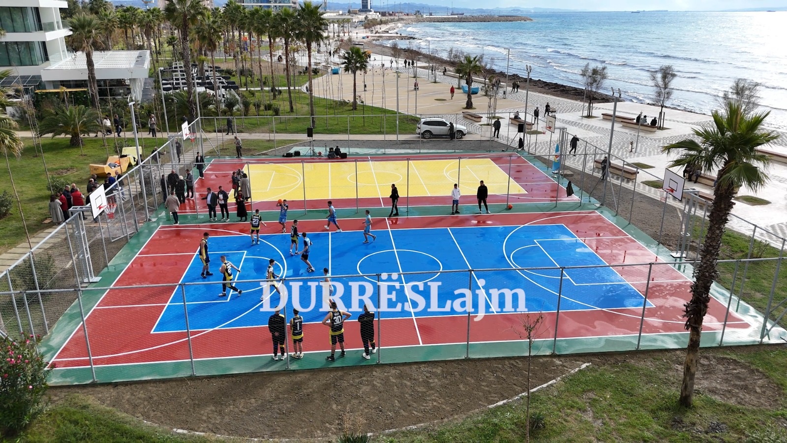 Finalizohet projekti 60 mijë euro i RC Durrës, inaugurohen dy fusha basketbolli në shëtitoren “Taulantia” (VIDEO)