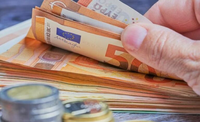 Euro vijon të këmbehet ulët, ja me sa blihet e shitet, çfarë ndodh me monedhat e tjera