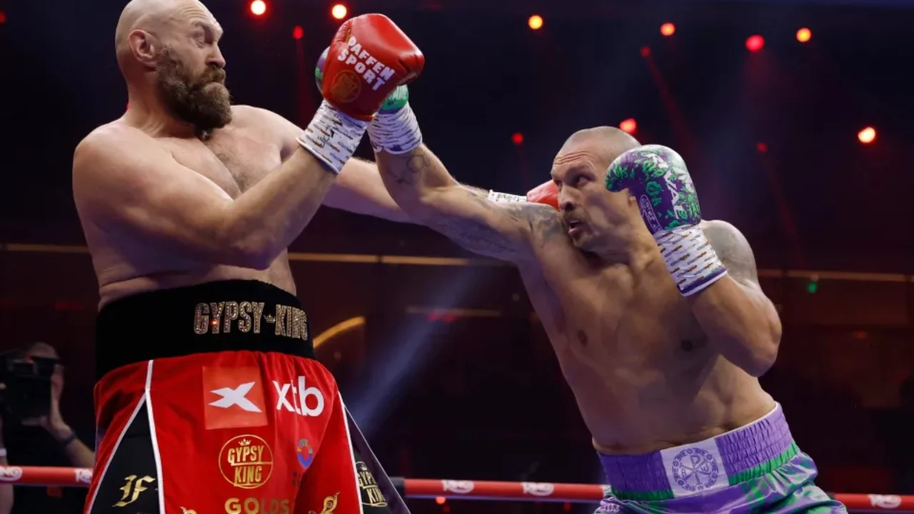 Usyk mund Tyson Fury-n dhe rikonfirmon veten si më i miri në botë në boks