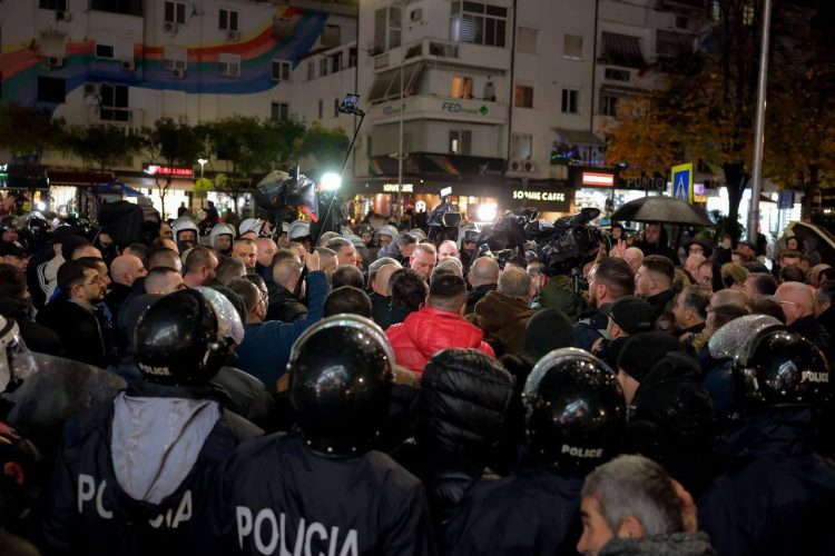 Protesta e opozitës/ Meta reagon nga burgu: Dhuna kriminale e narkopolicisë, tregues i panikut të Edi Ramës që po jep shpirt