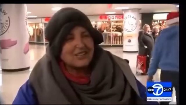 VIDEO/ A është Parashqevi Simaku gruaja e filmuar në dokumentarin e një televizioni amerikan?