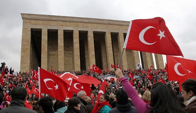 Mijëra turq në protestë në Ankara, kërkojnë rritje të pagës minimale