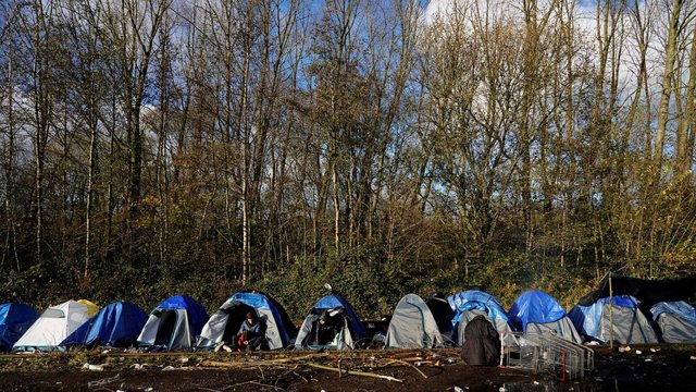 Të shtëna me armë në një kamp emigrantësh në Francë, raportohet për 5 viktima