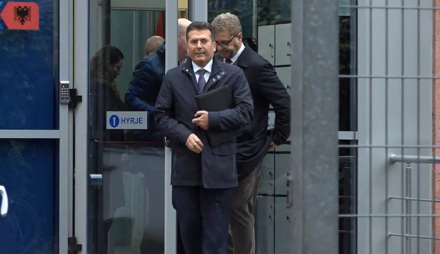 “Gërdeci”/ Shtyhet sërish gjyqi ndaj Fatmir Mediut, Gjykata gjobit avokatët e tij