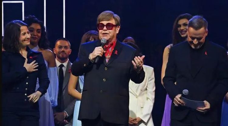 Elton John humb shikimin