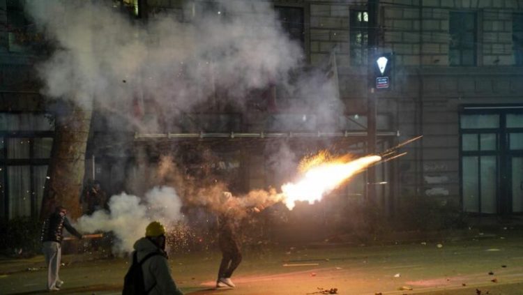 Trazira në Gjeorgji, policia akuzohet për brutalitet kundër protestuesve