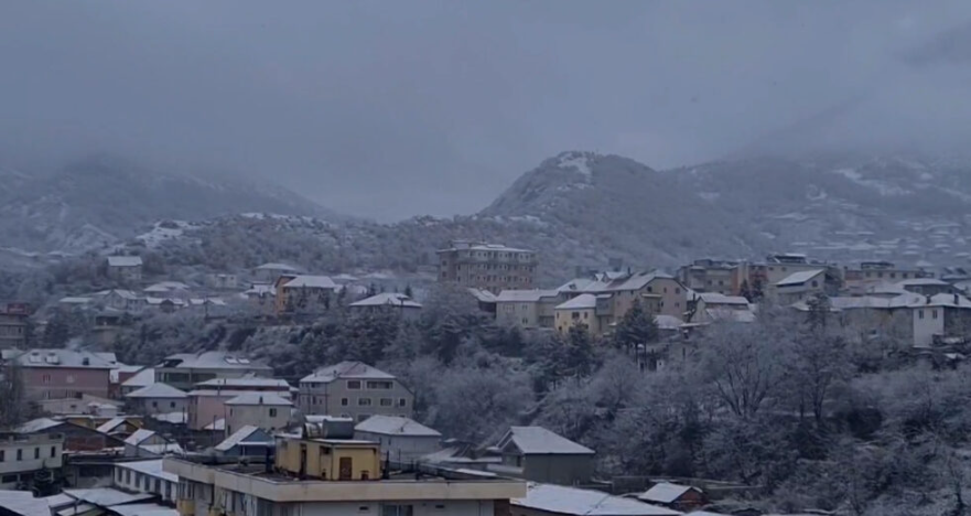 Bora mbulon zonat malore/ Trashësia mbi 25 cm në Kalanë e Dodës