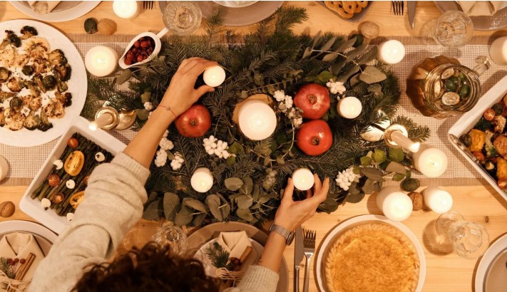 Një udhëzues si të menaxhoni komentet e sikletshme që bën fisi në tryezën festive të fundvitit