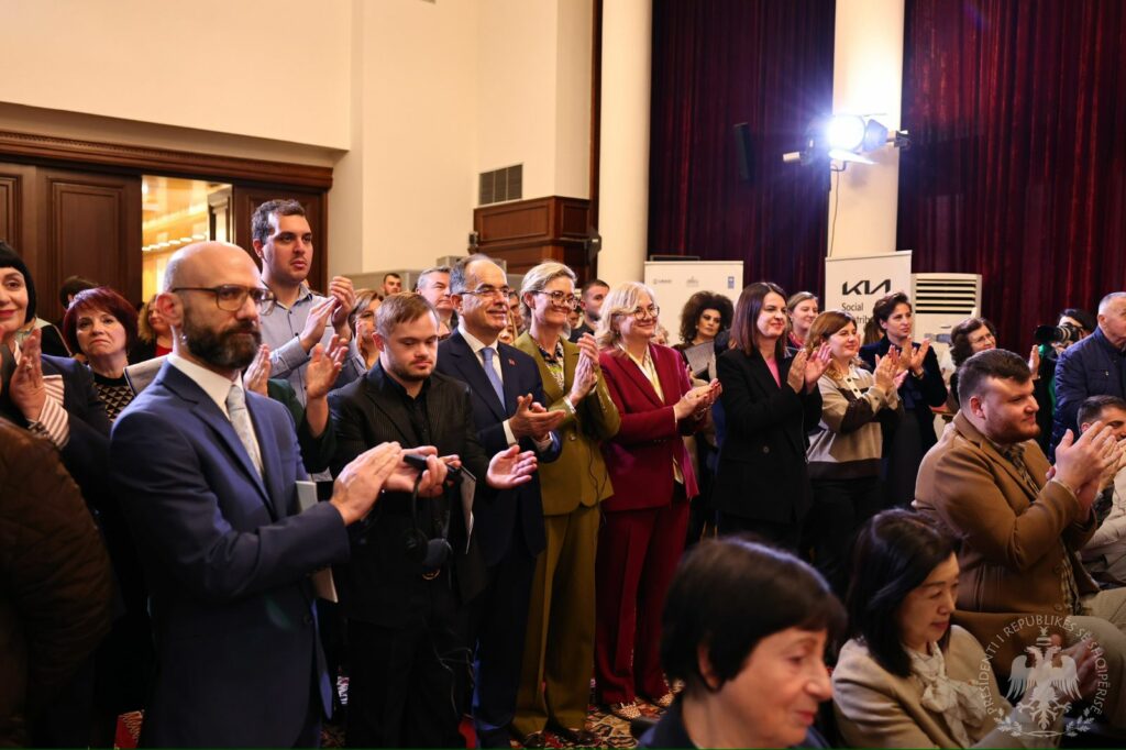 Begaj: Të ndërtojmë kushtet e nevojshme që personat me aftësi të kufizuara të jetojnë në mënyrë të pavarur