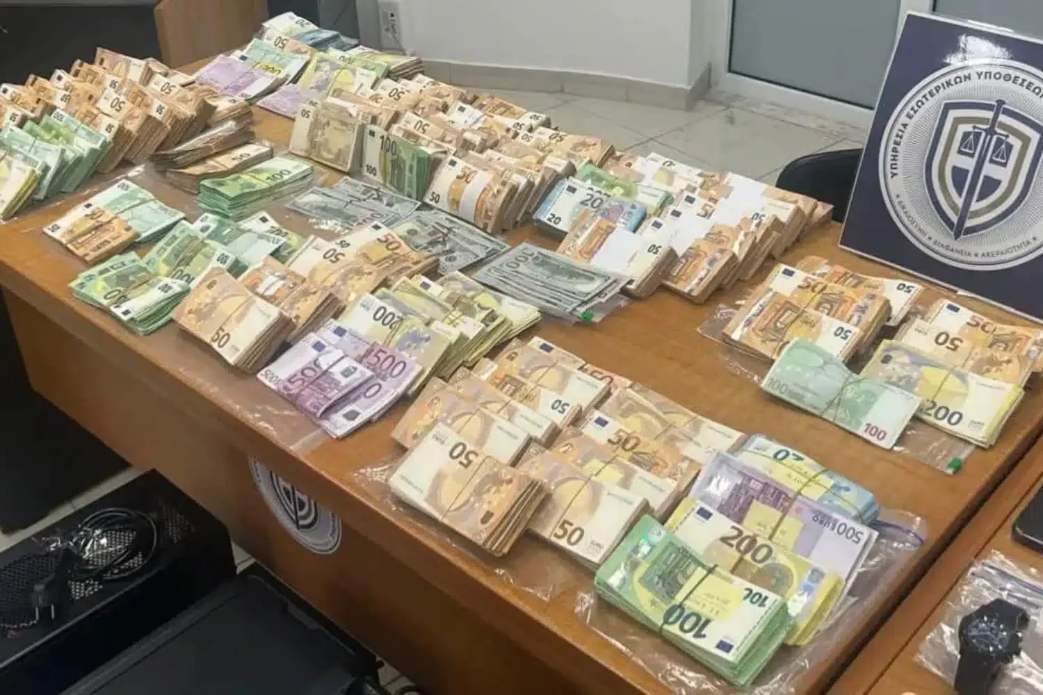 Goditet “mafia” e lejeve të ndërtimit në Greqi, sekuestrohet mbi 1 milion euro cash, 21 në pranga