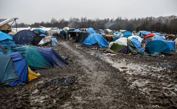 Sulm me armë zjarri në një kamp emigrantësh, vriten 5 persona në Francë