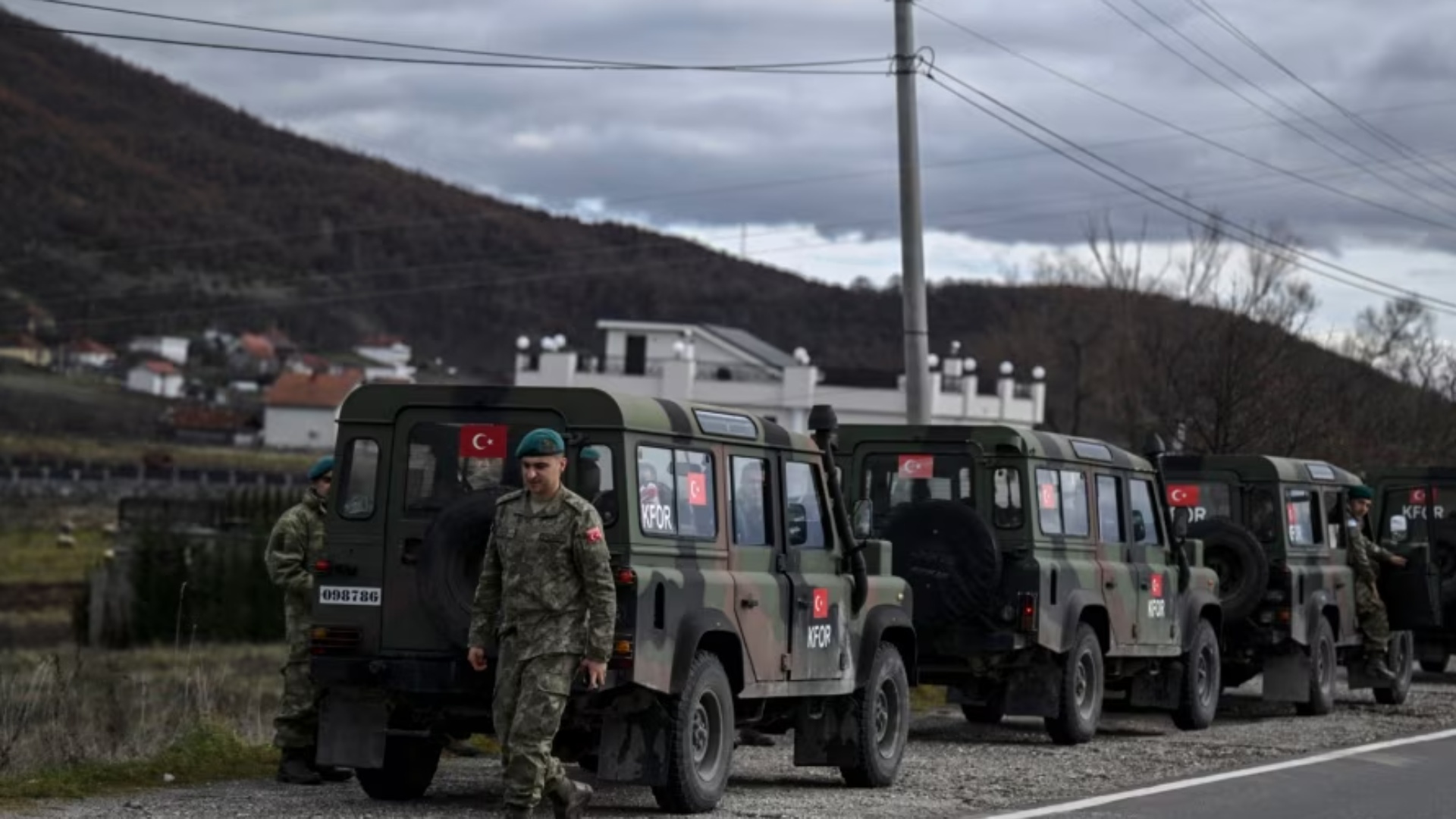 Turqia dislokon rreth 350 trupa në Kosovë, KFOR: Do të zëvendësojnë njësitë italiane